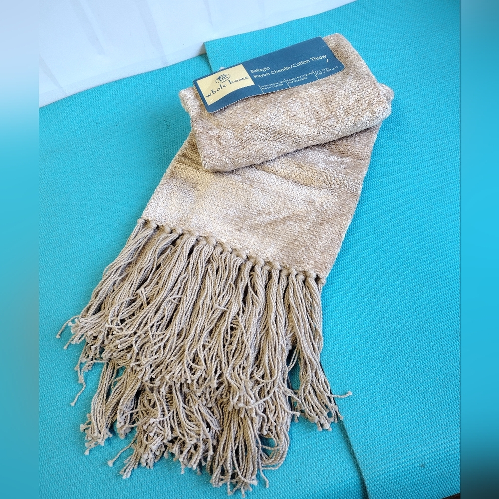 NWT One Bellagio Chenille Throw with Fridge By Whole Home - Beige  42 x 70in